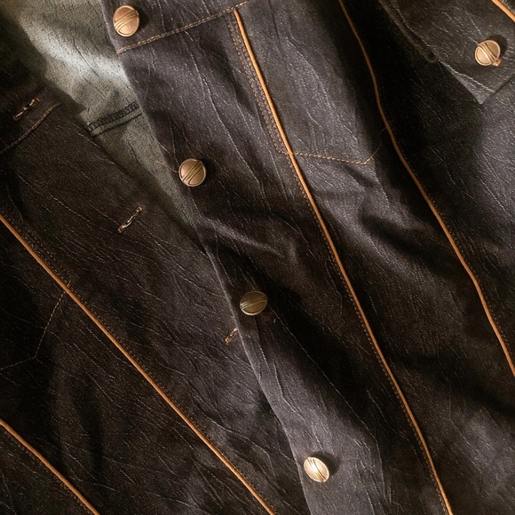 Vintage Oversized Denim Jacket with gold details💫 - Picture 4 of 5